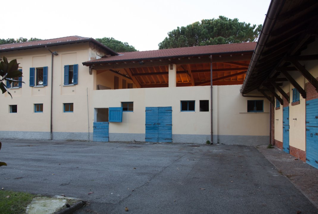 For sale villa in quiet zone Malnate Lombardia foto 5