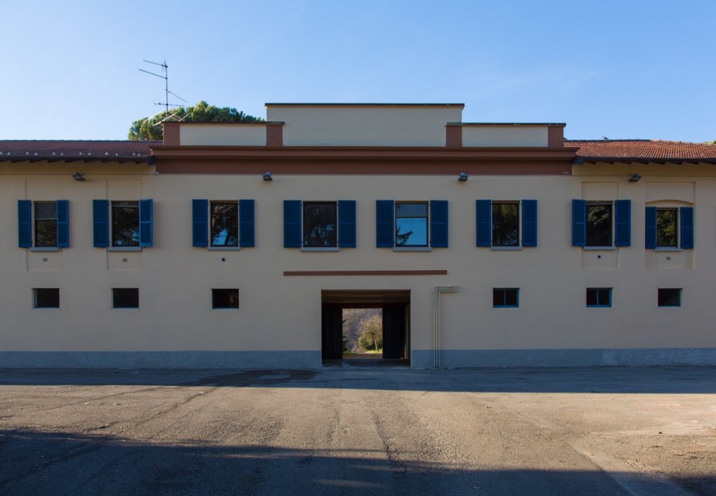 For sale villa in quiet zone Malnate Lombardia foto 3