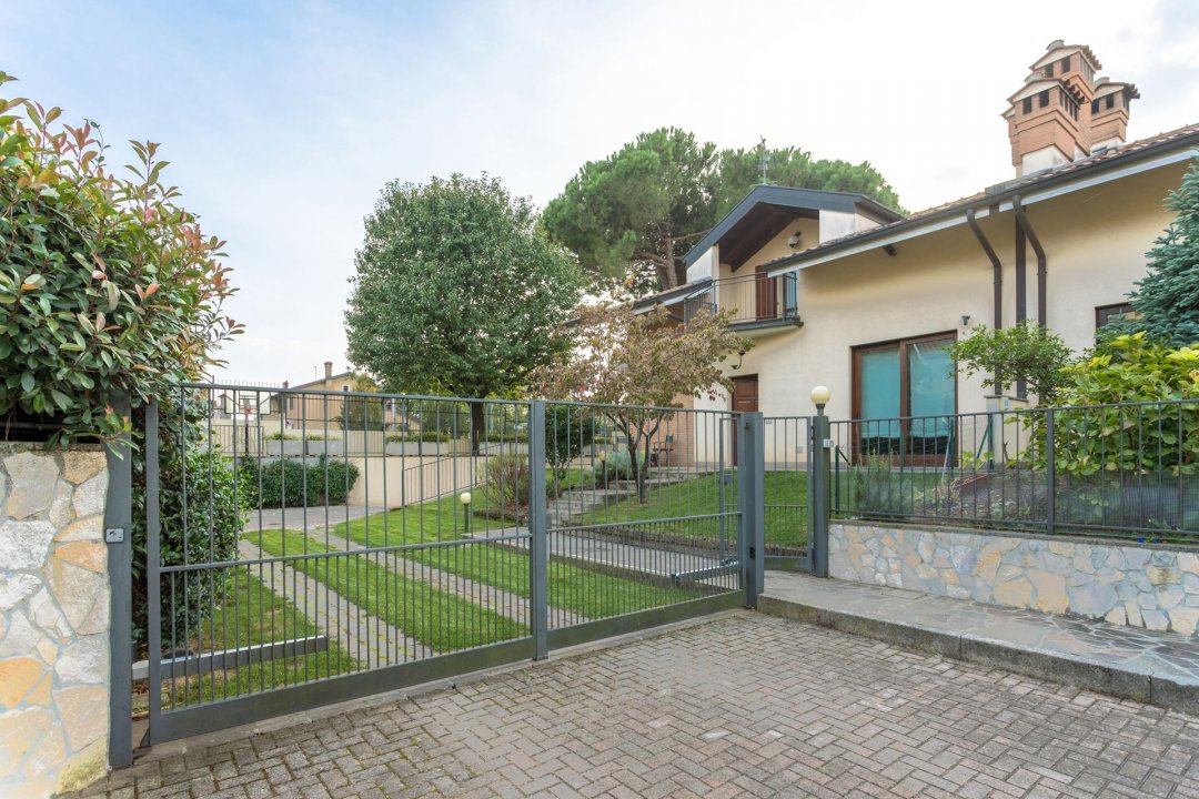 For sale villa in quiet zone Carnate Lombardia foto 14
