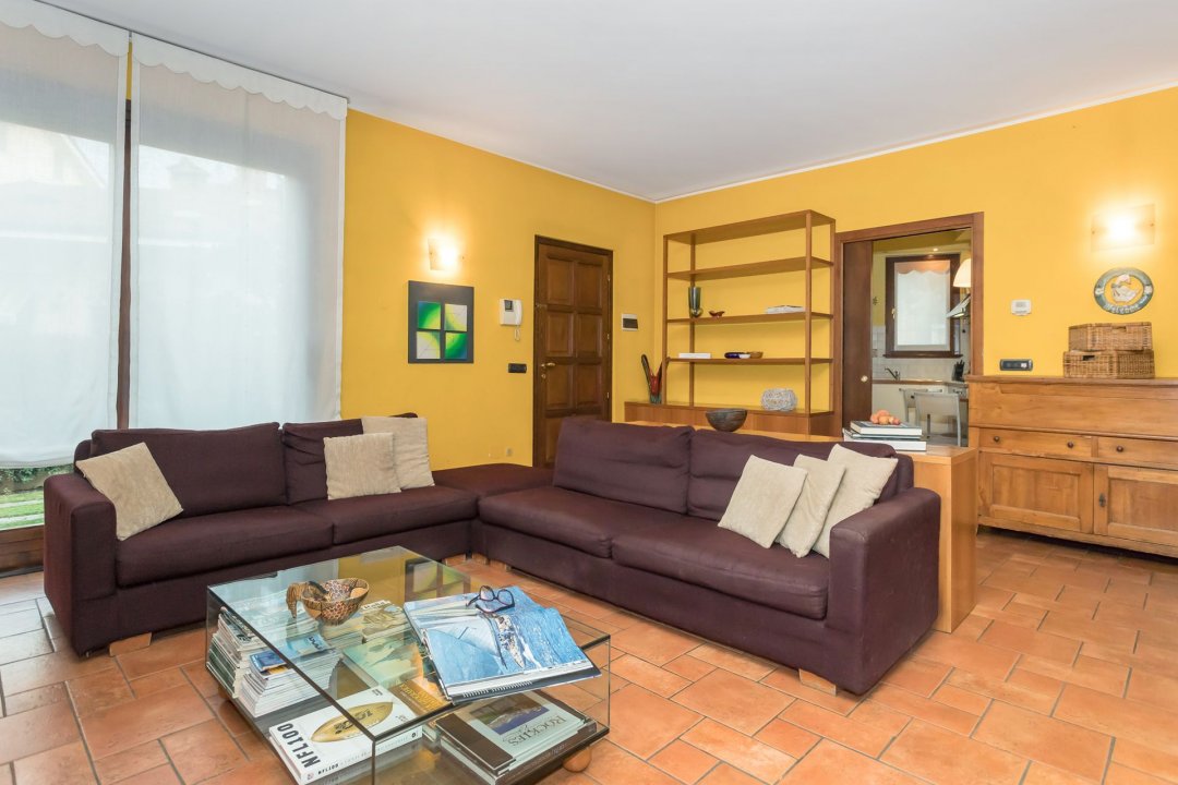 For sale villa in quiet zone Carnate Lombardia foto 16