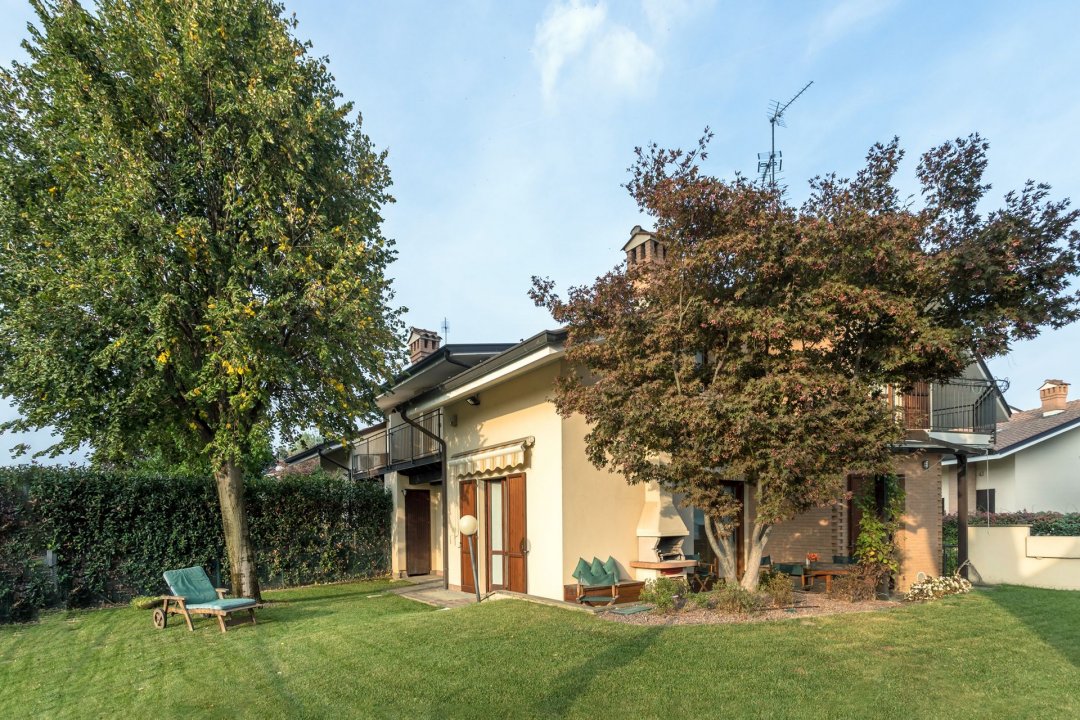 For sale villa in quiet zone Carnate Lombardia foto 7