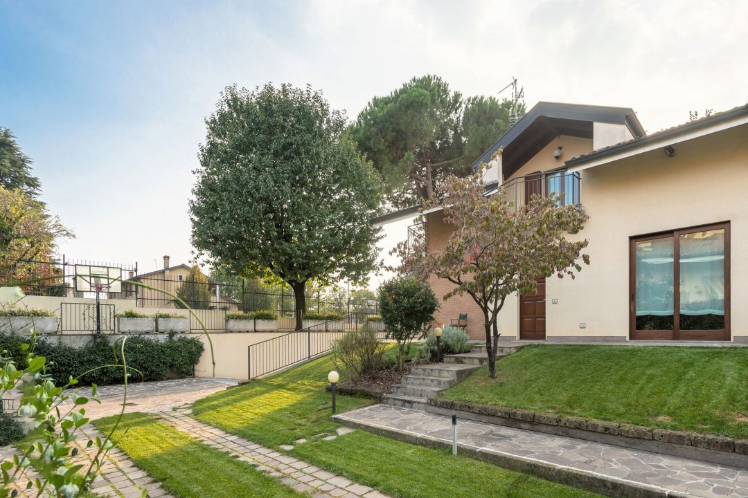 For sale villa in quiet zone Carnate Lombardia foto 38