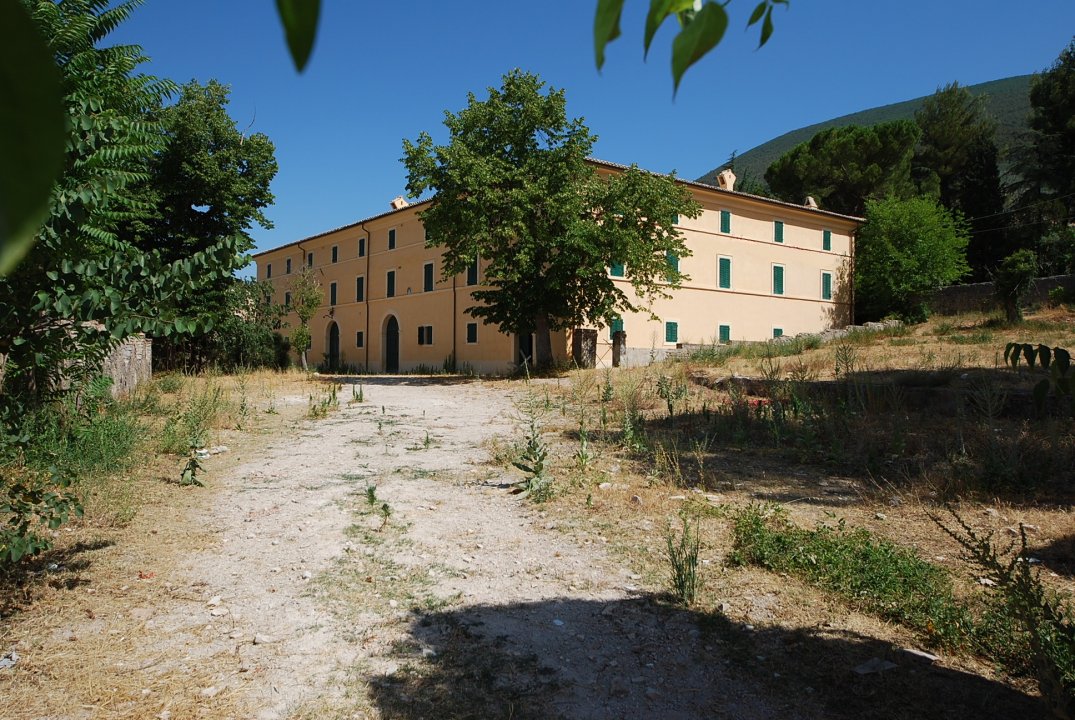 For sale castle in quiet zone Campello sul Clitunno Umbria foto 2