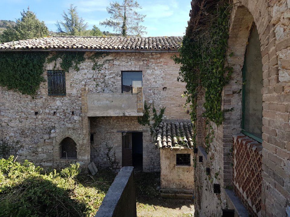 For sale castle in quiet zone Campello sul Clitunno Umbria foto 16