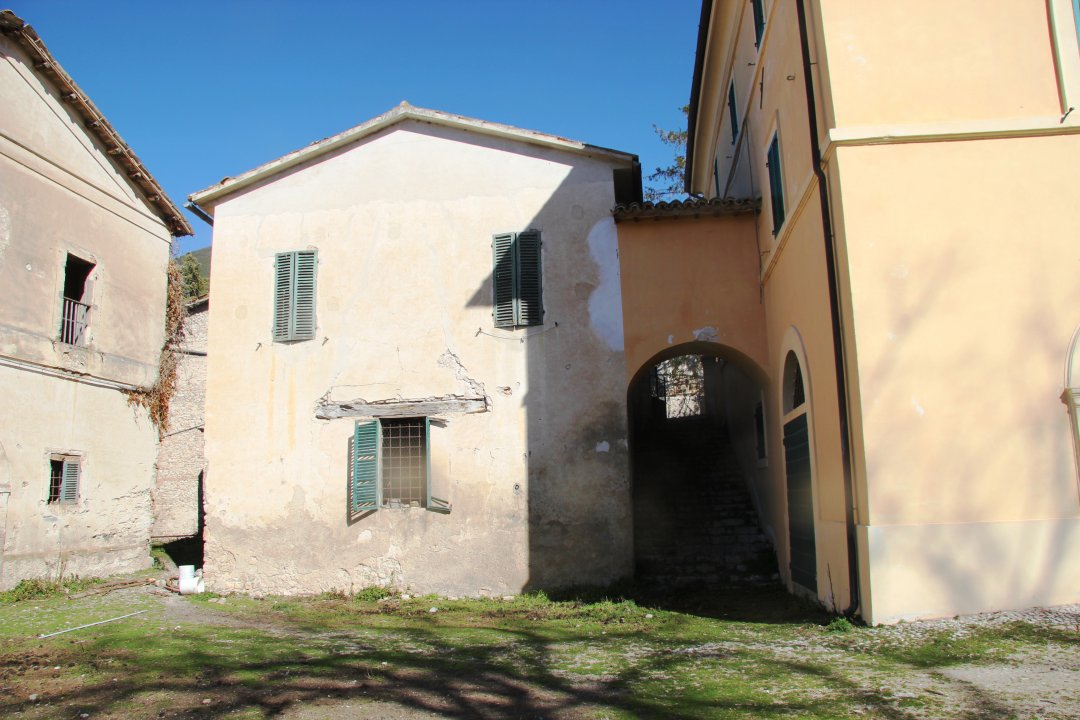 For sale castle in quiet zone Campello sul Clitunno Umbria foto 15