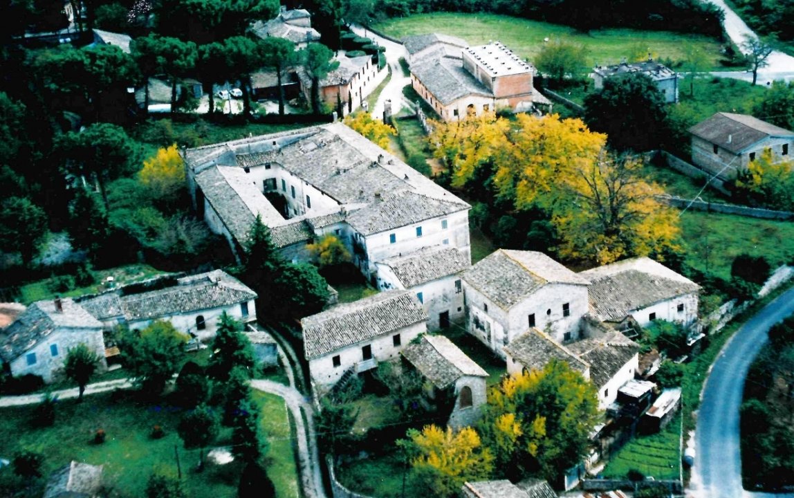 For sale castle in quiet zone Campello sul Clitunno Umbria foto 19
