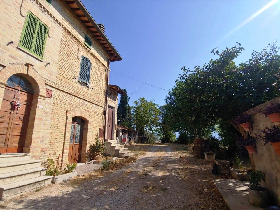 For sale cottage in quiet zone Montefalco Umbria foto 3