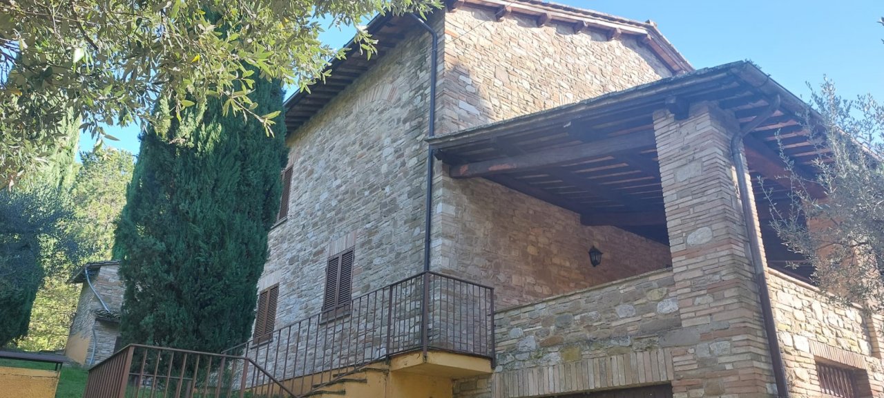 For sale cottage in quiet zone Assisi Umbria foto 3