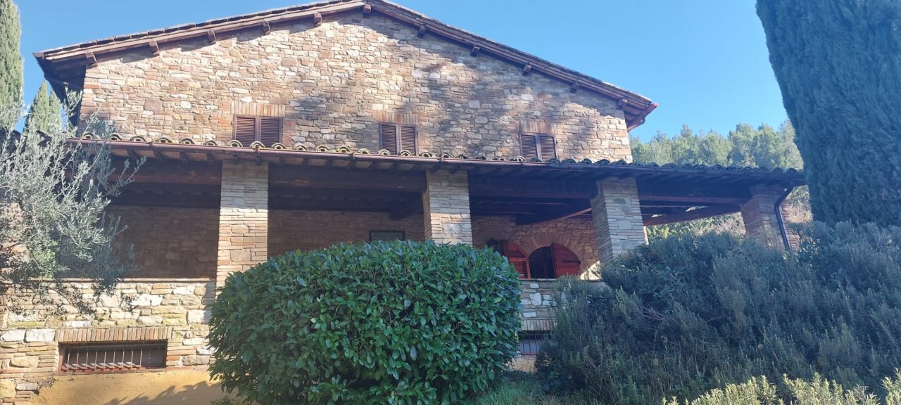 For sale cottage in quiet zone Assisi Umbria foto 4