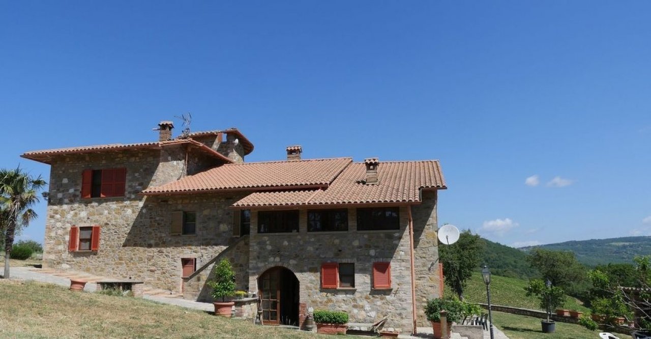 For sale cottage by the lake Magione Umbria foto 3