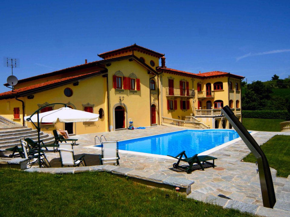 For sale villa in quiet zone Murazzano Piemonte foto 1