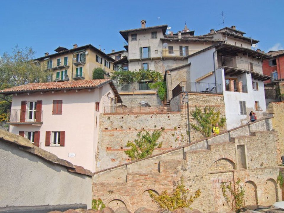 For sale cottage in quiet zone Monforte d´Alba Piemonte foto 1