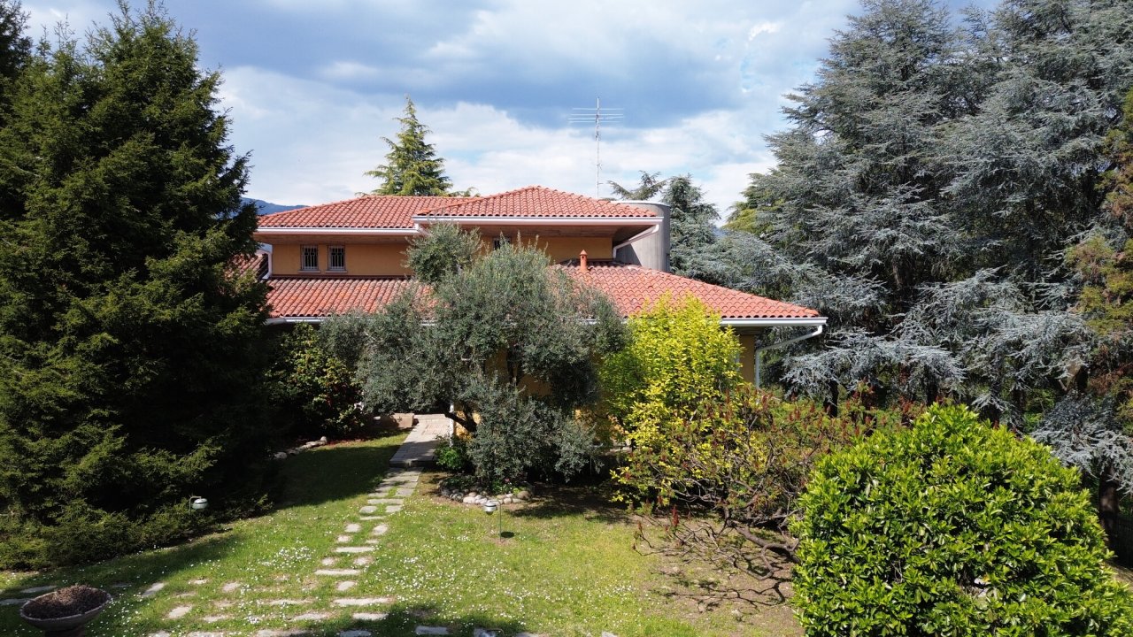 For sale villa by the lake Monguzzo Lombardia foto 1
