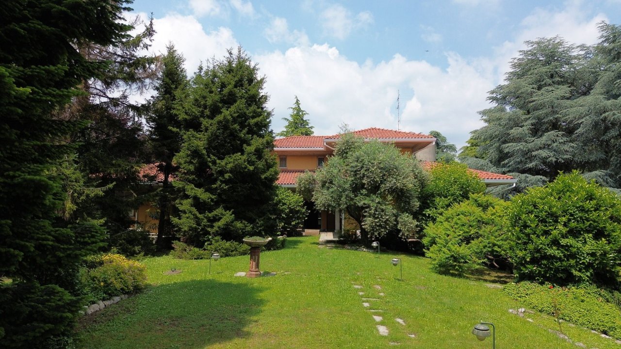 For sale villa by the lake Monguzzo Lombardia foto 28