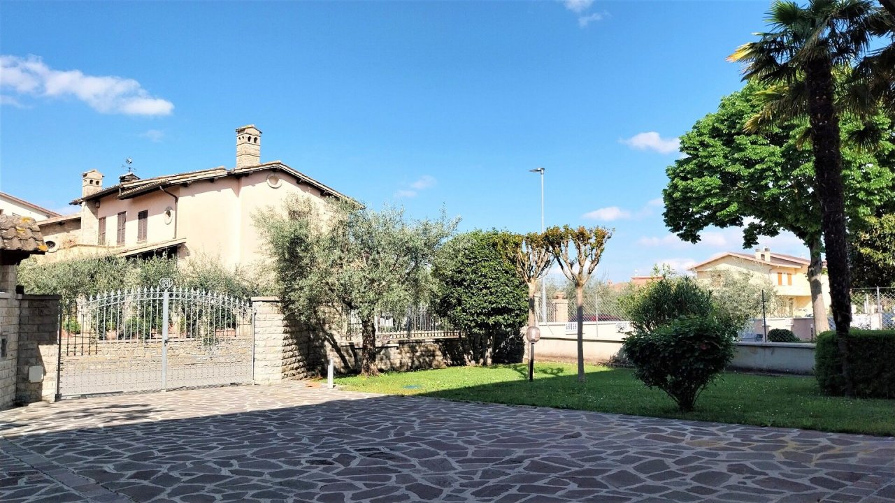 For sale villa in quiet zone Spello Umbria foto 3