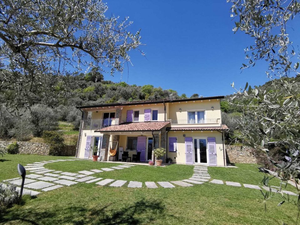 For sale villa in quiet zone Dolceacqua Liguria foto 3