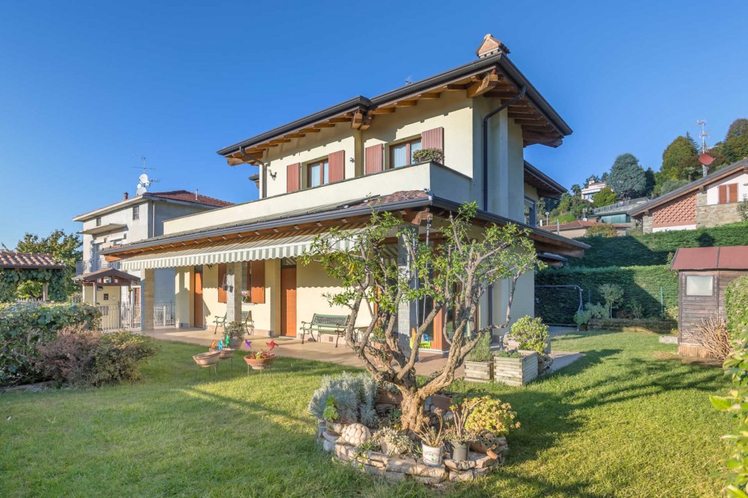 For sale villa in quiet zone Merate Lombardia foto 3