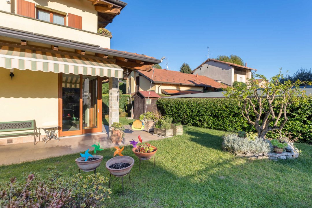 For sale villa in quiet zone Merate Lombardia foto 6