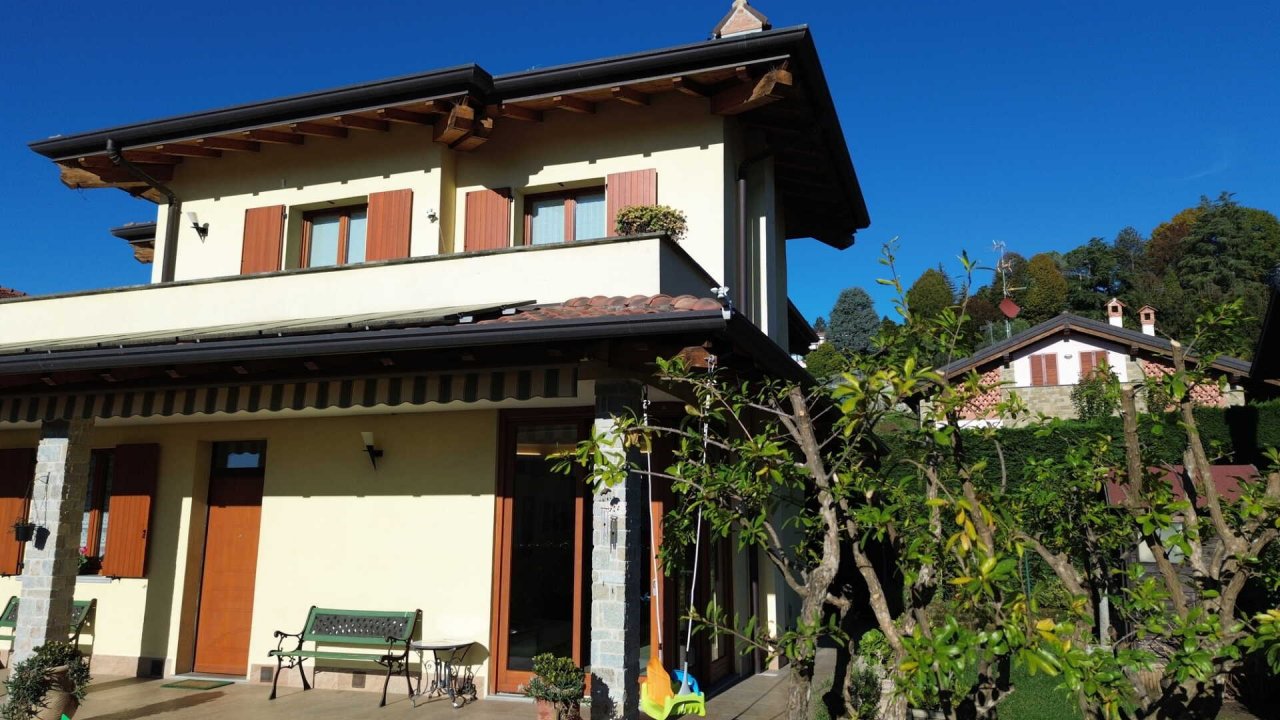 For sale villa in quiet zone Merate Lombardia foto 7
