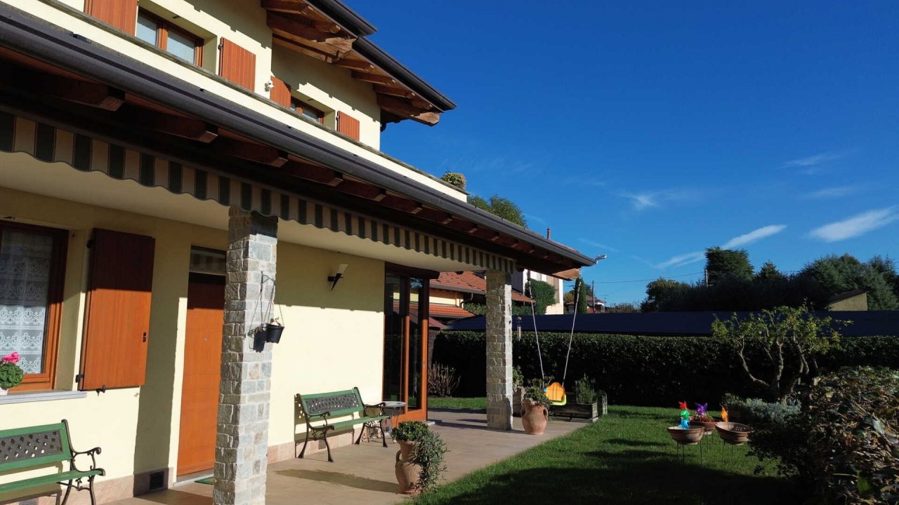 For sale villa in quiet zone Merate Lombardia foto 9