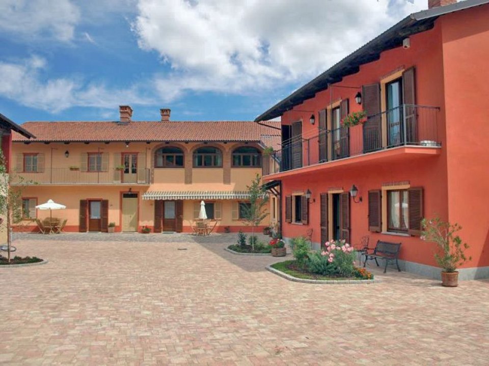 For sale cottage in quiet zone Cherasco Piemonte foto 1