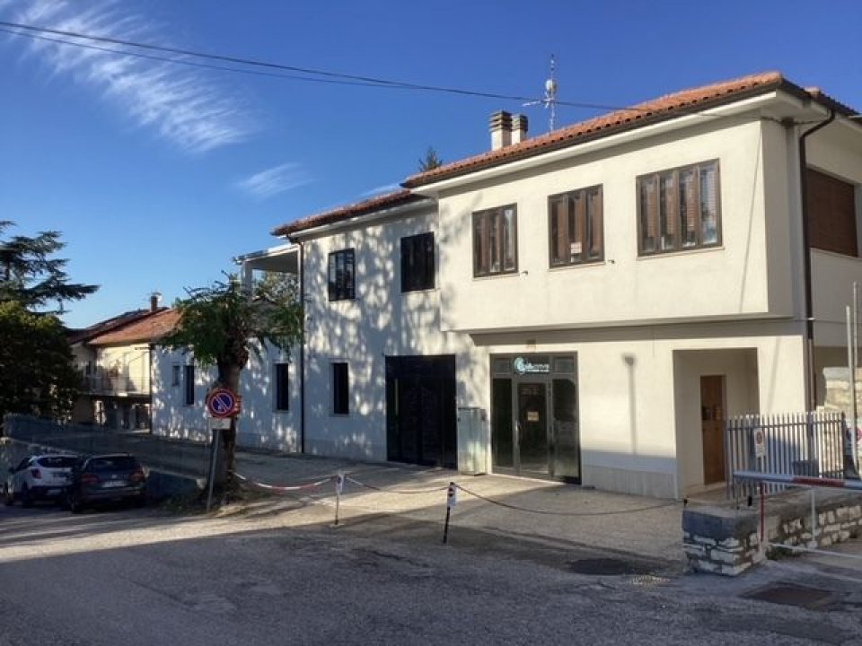 For sale real estate transaction in quiet zone Pesaro Marche foto 2