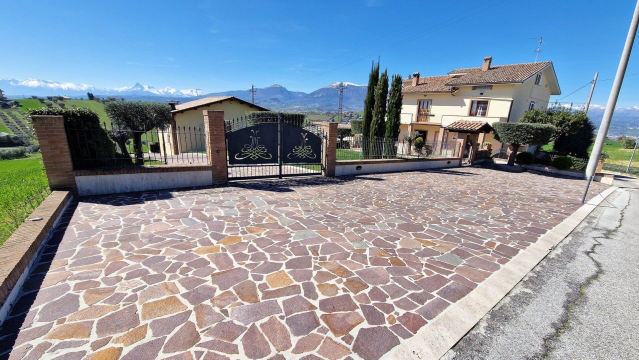 For sale villa in quiet zone Ancarano Abruzzo foto 22