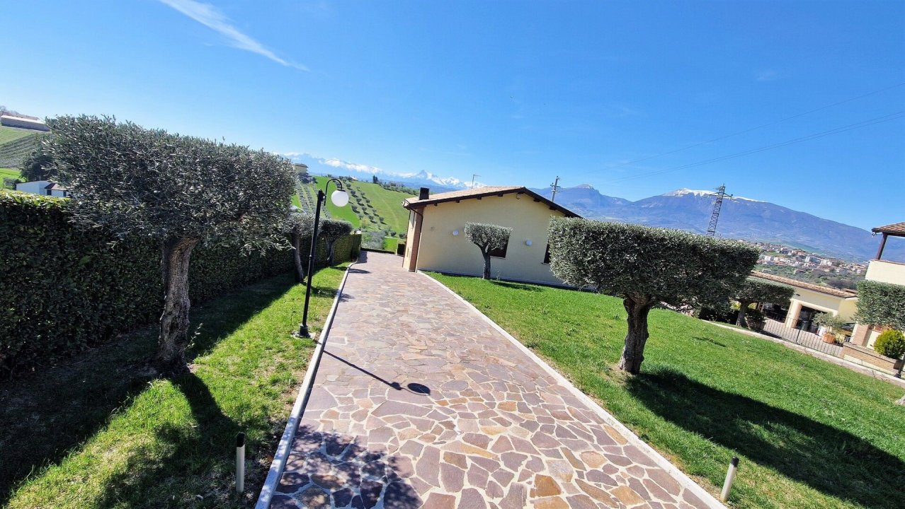 For sale villa in quiet zone Ancarano Abruzzo foto 24
