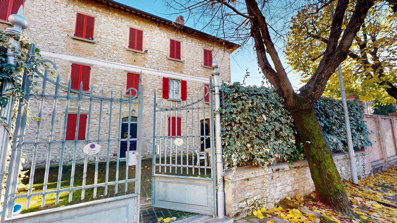 For sale real estate transaction in city Perugia Umbria foto 1