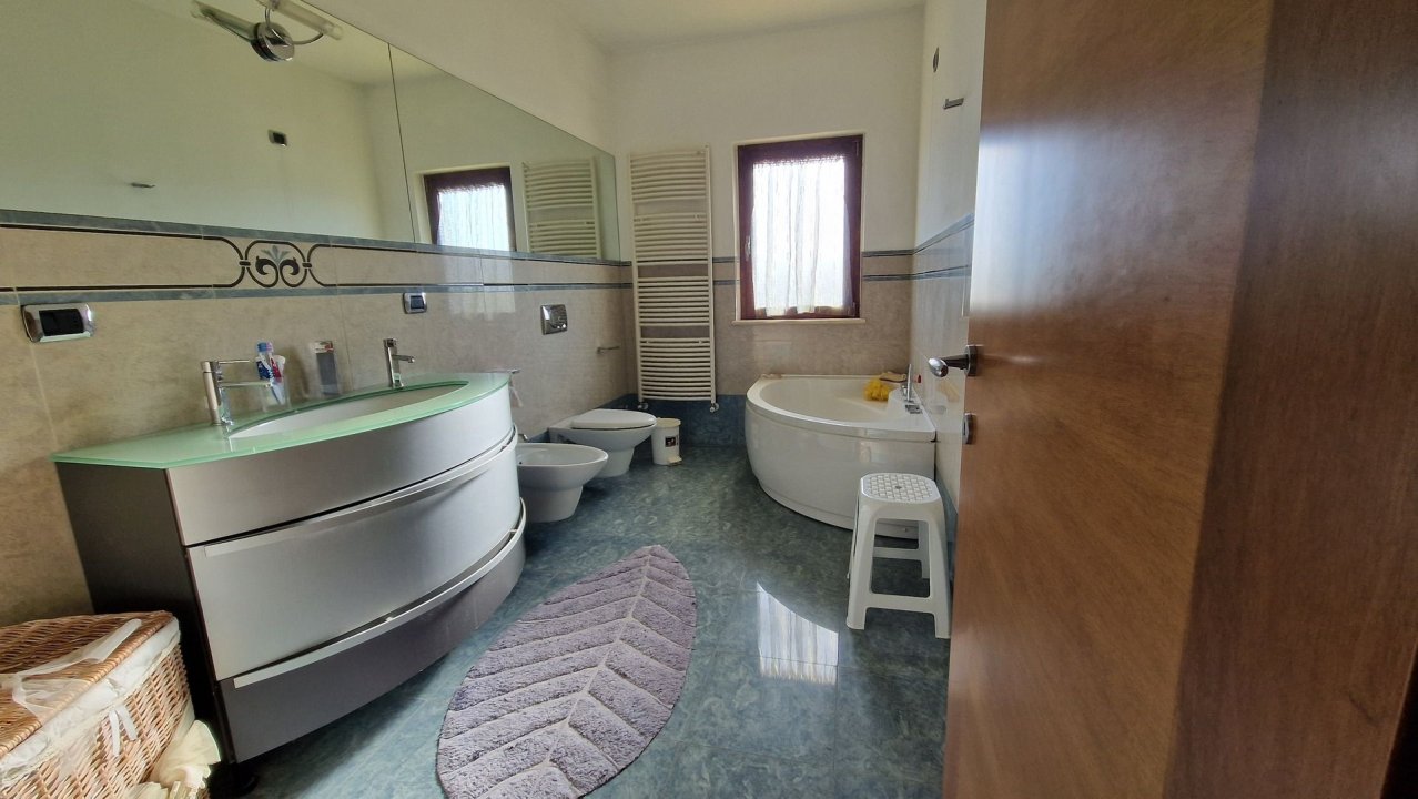 For sale villa in quiet zone Sant´Egidio alla Vibrata Abruzzo foto 14