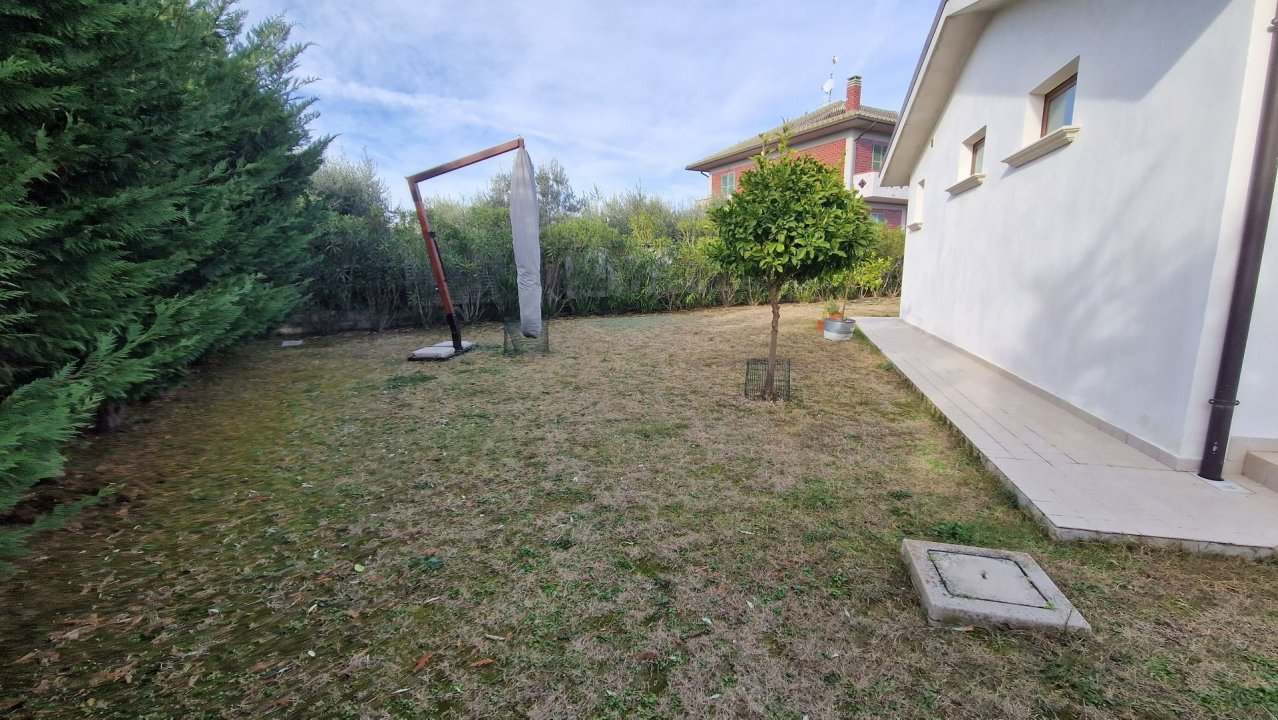 For sale villa in quiet zone Sant´Egidio alla Vibrata Abruzzo foto 47