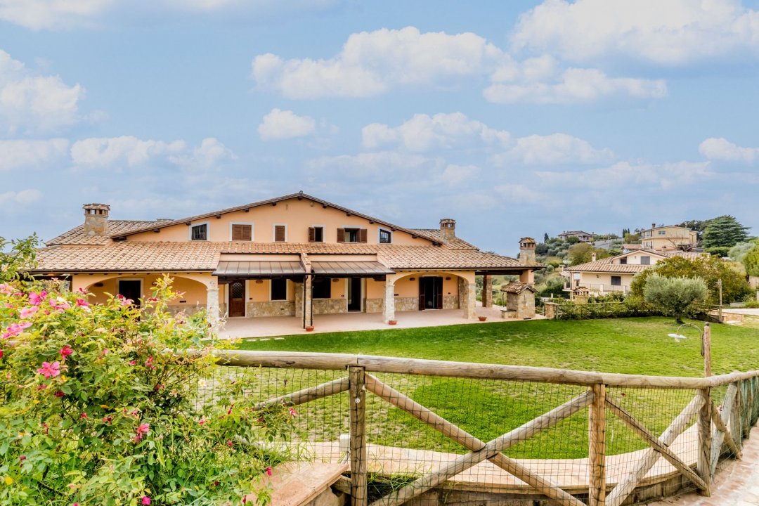For sale villa in quiet zone Castelnuovo di Porto Lazio foto 3