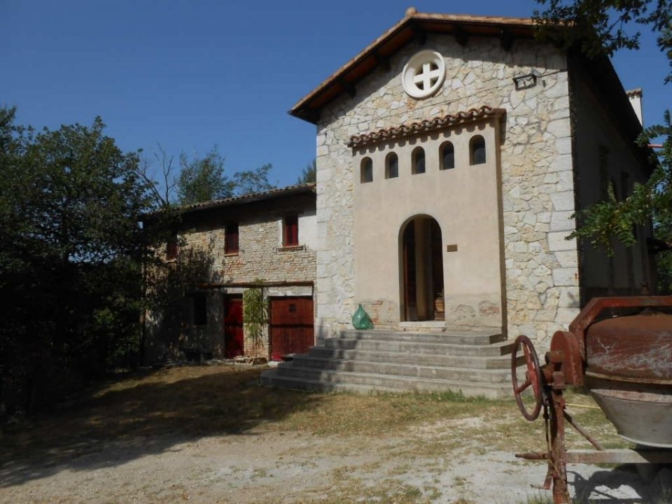 For sale real estate transaction in quiet zone Urbino Marche foto 1