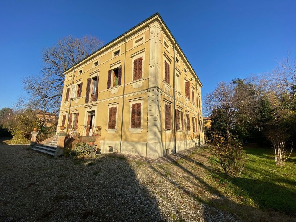 For sale villa in quiet zone Modena Emilia-Romagna foto 1