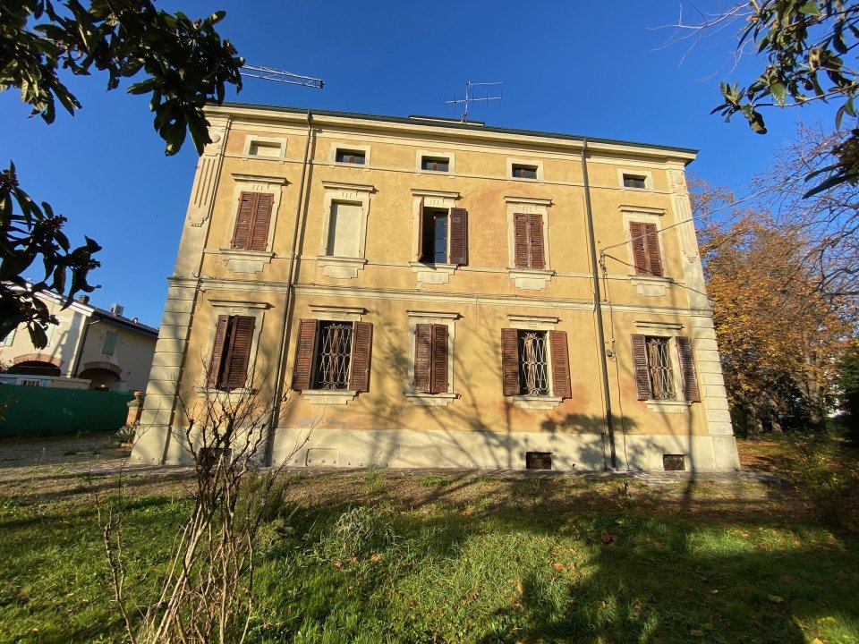 For sale villa in quiet zone Modena Emilia-Romagna foto 2