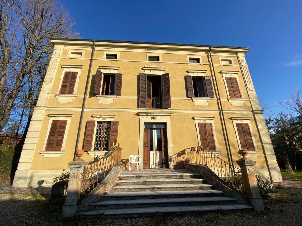 For sale villa in quiet zone Modena Emilia-Romagna foto 7