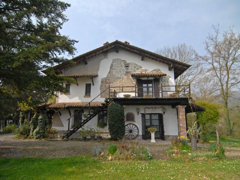 For sale cottage in quiet zone Cerrina Monferrato Piemonte foto 2
