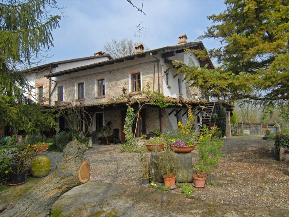 For sale cottage in quiet zone Cerrina Monferrato Piemonte foto 1