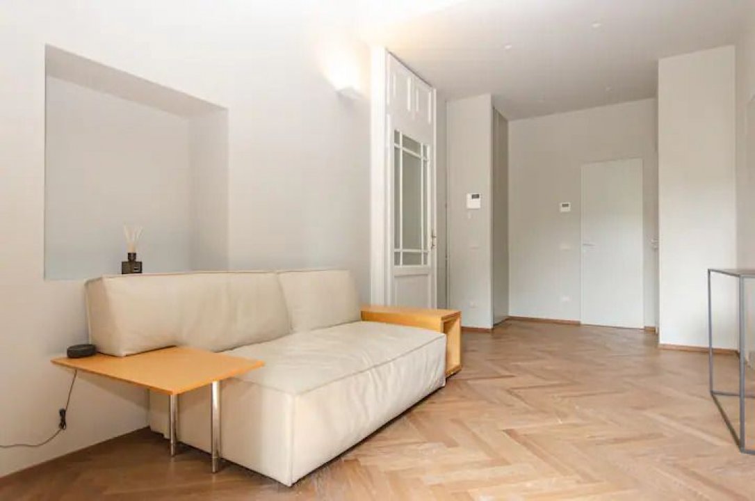 Rent apartment in city Milano Lombardia foto 2