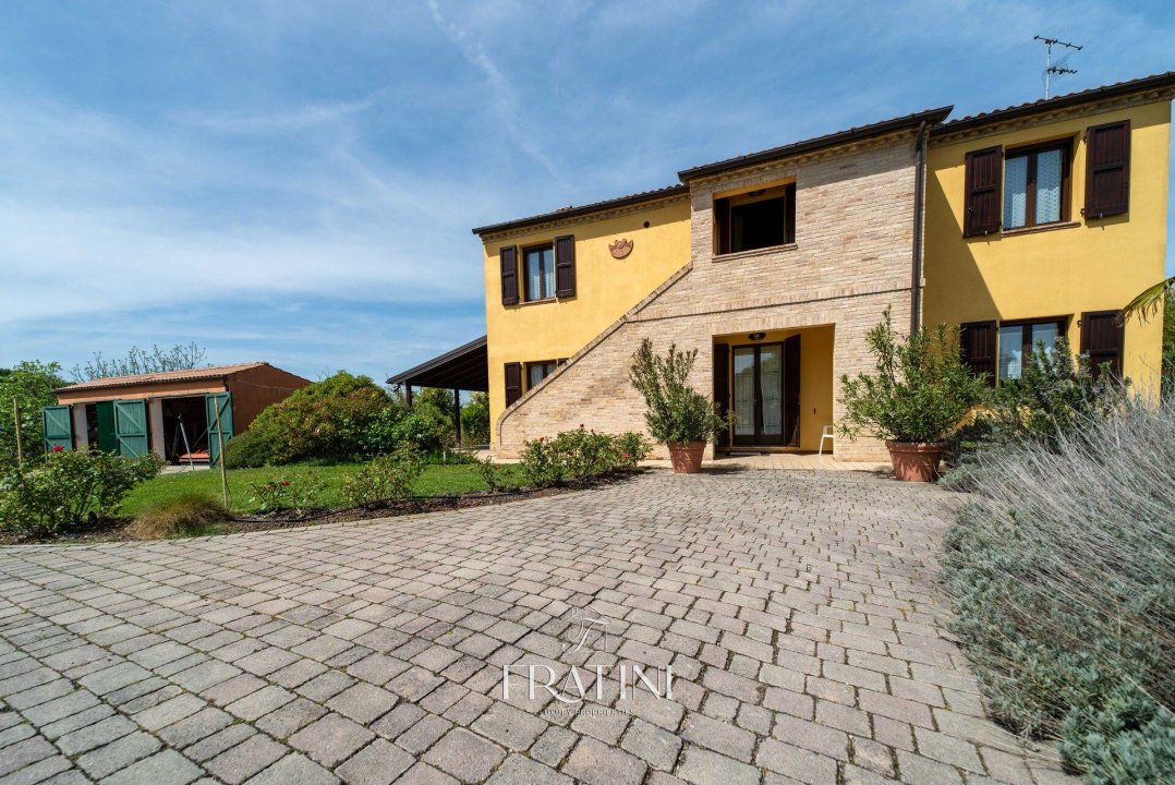 For sale villa in quiet zone Morrovalle Marche foto 5