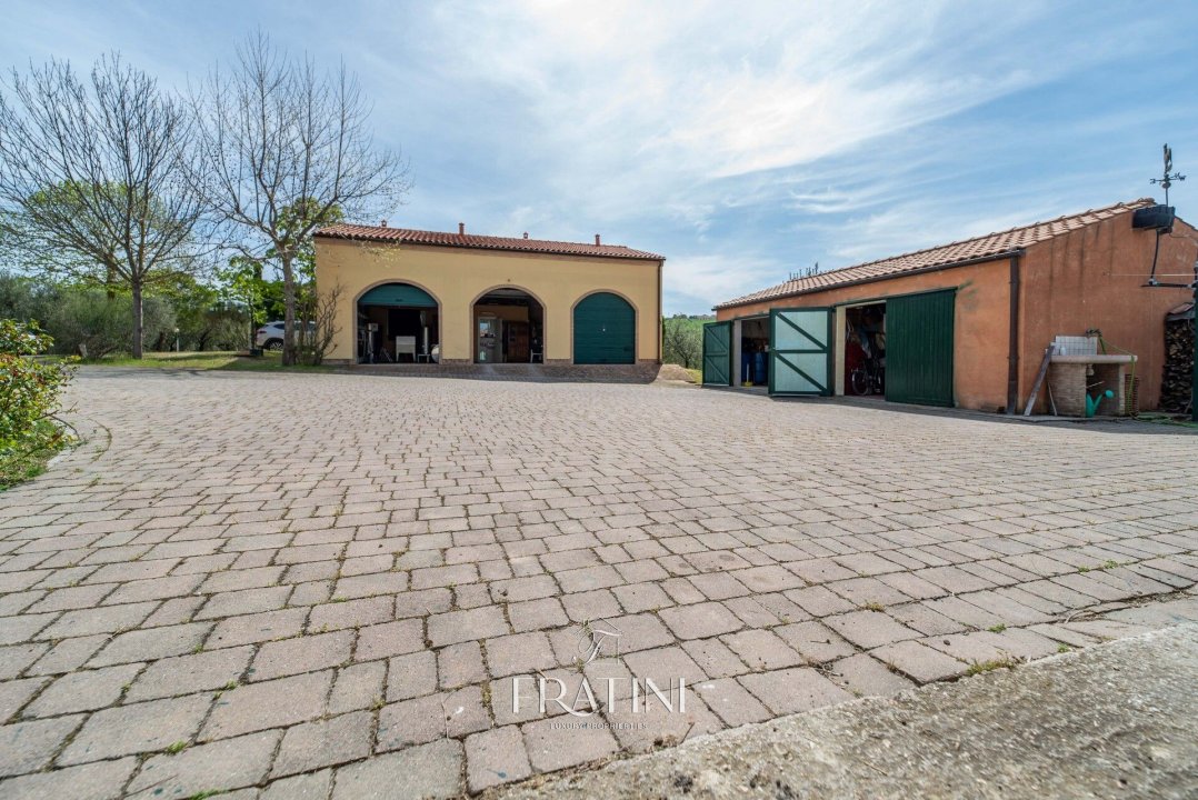 For sale villa in quiet zone Morrovalle Marche foto 10