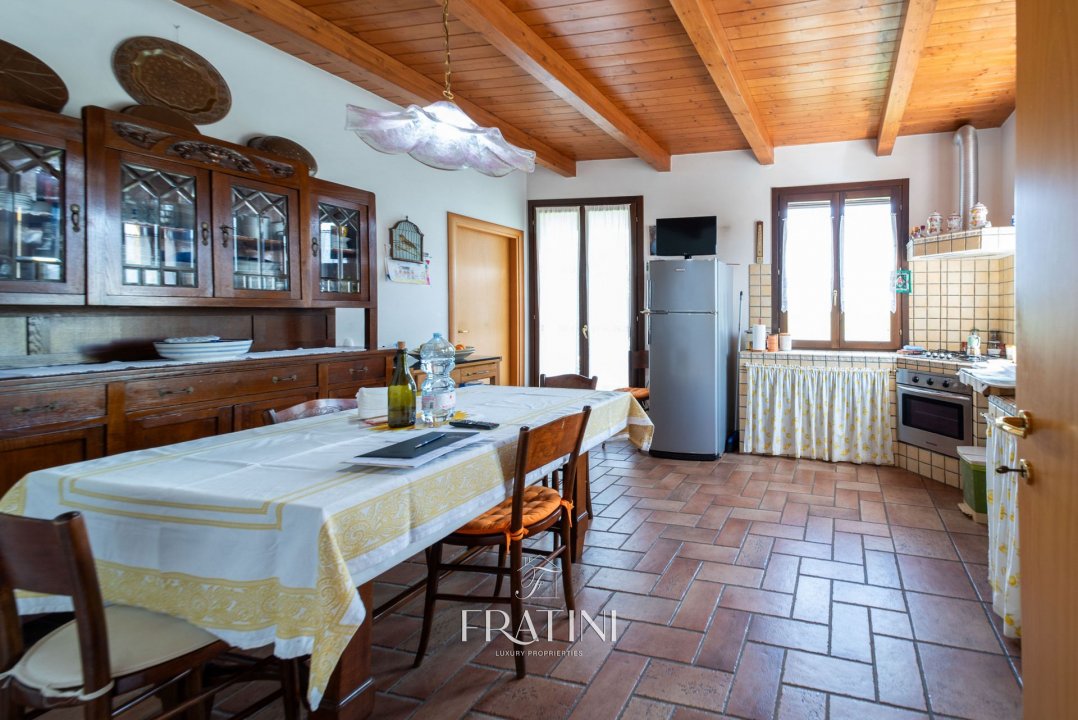 For sale villa in quiet zone Morrovalle Marche foto 15