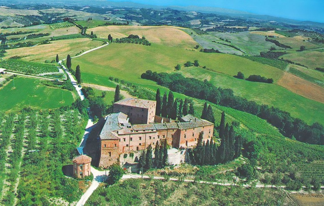 For sale castle in quiet zone Montalcino Toscana foto 23