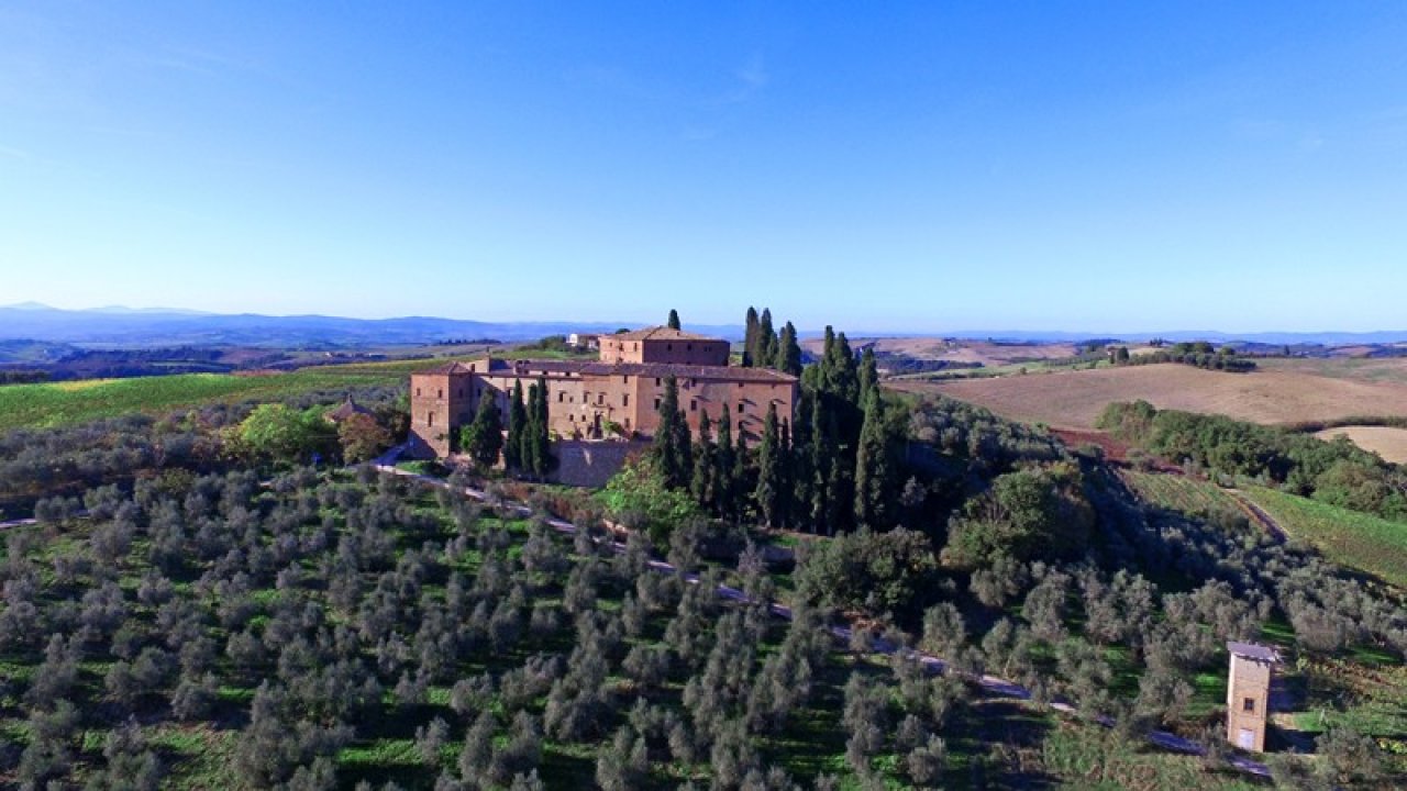 For sale castle in quiet zone Montalcino Toscana foto 1