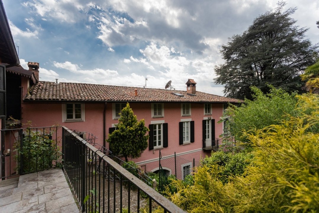 For sale villa in quiet zone Albese con Cassano Lombardia foto 2