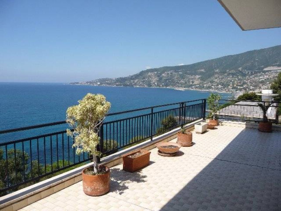 For sale penthouse by the sea Sanremo Liguria foto 1