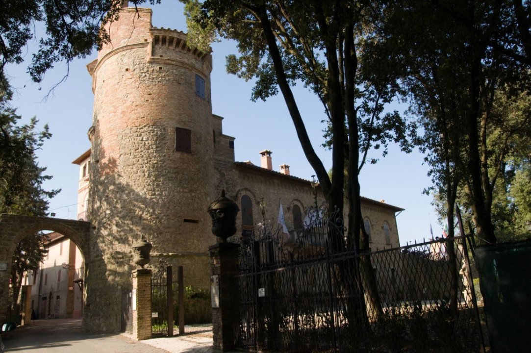 For sale castle in quiet zone Deruta Umbria foto 43